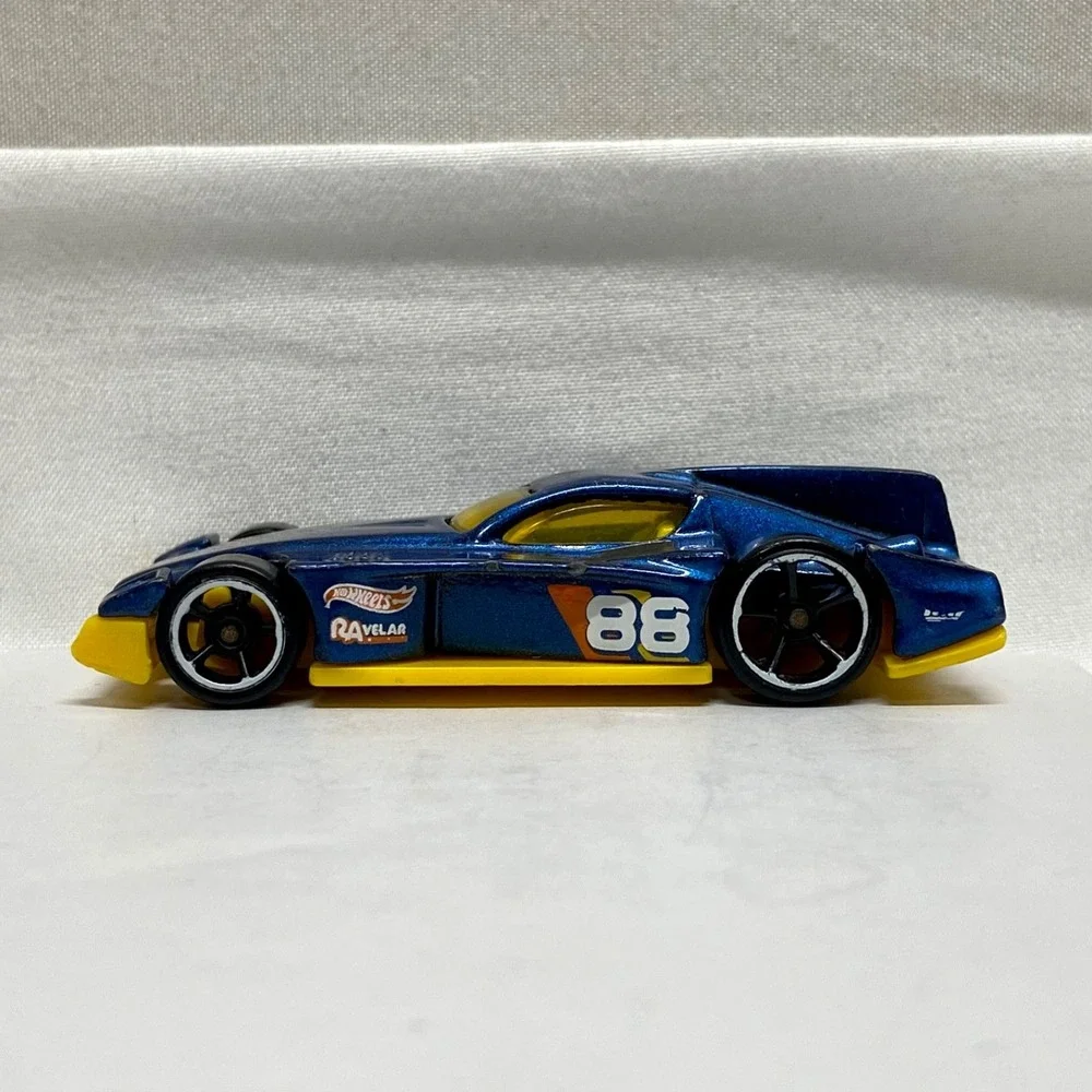 Vintage Hot Wheels Formul8r 2005 Blue #88 Die-cast 1/64 HW Collect Toy Car GUC